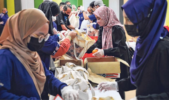 Heartland groups spread CNY cheer to migrants and more